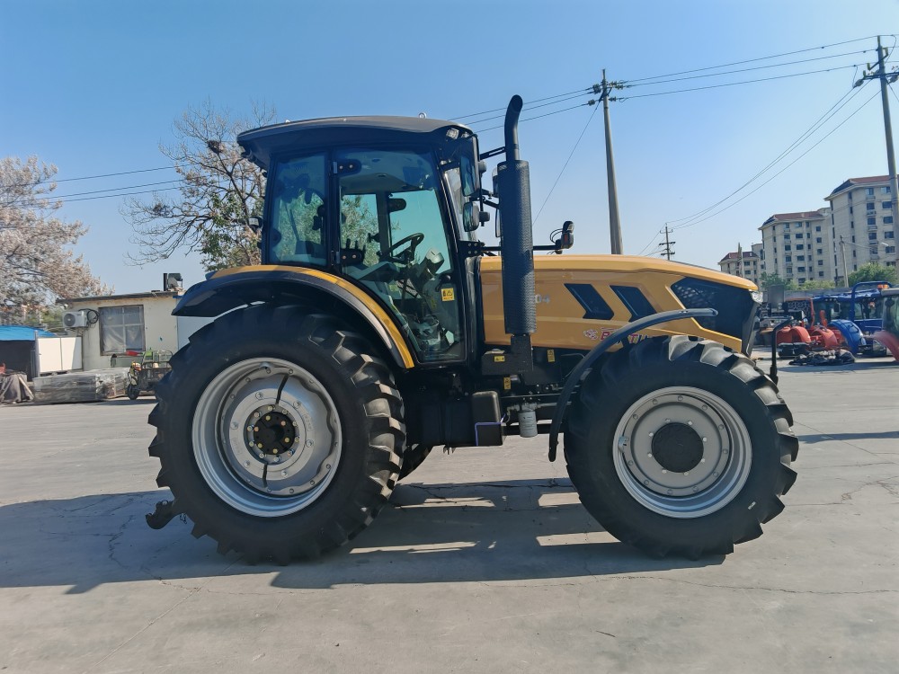 تراکتور مزرعه زرد صنعتی 150 اسب بخاری 4WD