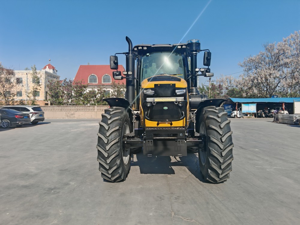 تراکتور مزرعه زرد صنعتی 150 اسب بخاری 4WD