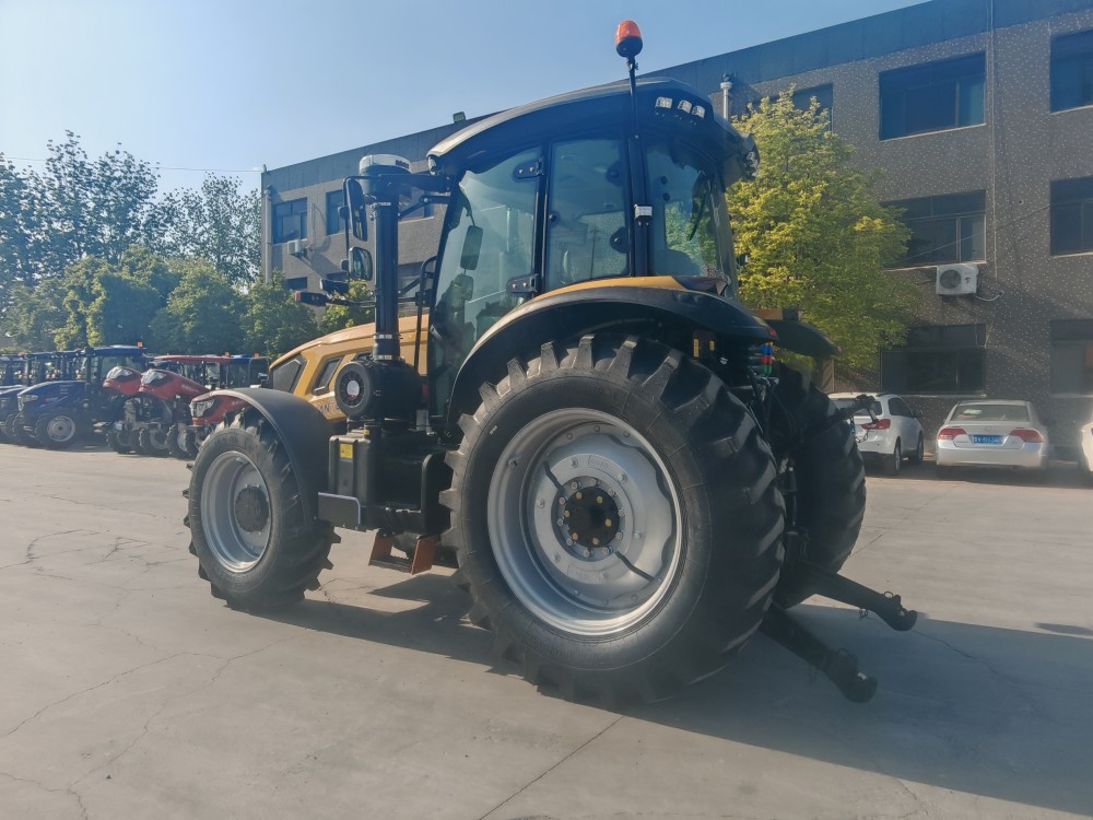 تراکتور مزرعه زرد صنعتی 150 اسب بخاری 4WD